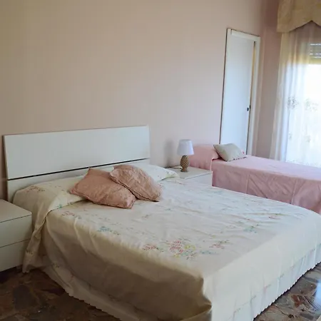 Angelo Delle Aci Semesterbostad *